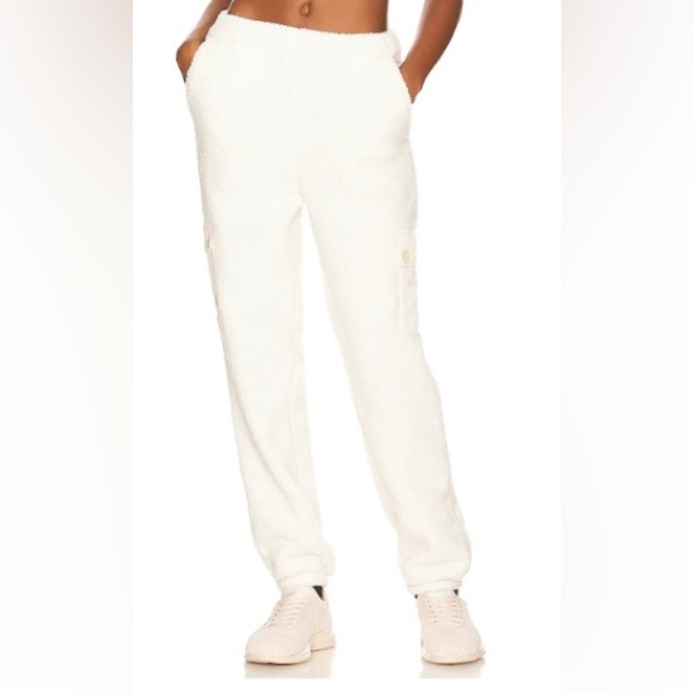 NWT Ivory Sherpa Cargo Jogger Pants Size: M Womens. Cotton Lined. Luxury⭐️Logo